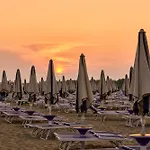 Bright Flat Next To The Beach-beahost *