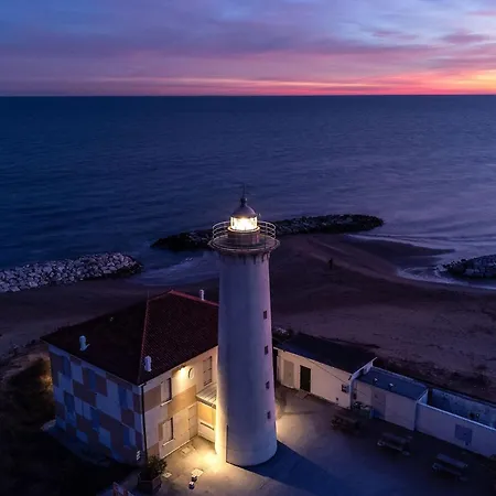 Апартаменты Bright Flat Next To The Beach-beahost