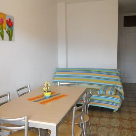 Bright Flat Next To The Beach-beahost Lejlighed
