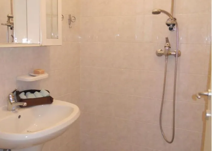 Bright Flat Next To The Beach-beahost Апартаменти